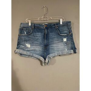 Celebrity Pink Medium Wash Short Denim Shorts Size 21/35